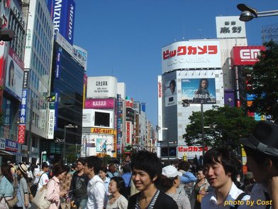 20100516shinjyukuekimae.jpg