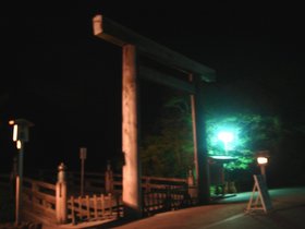 伊勢神宮・鳥居.jpg